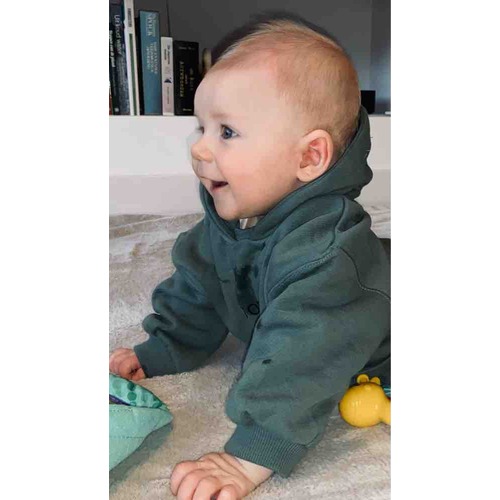 baby slaat zichzelf in slaap