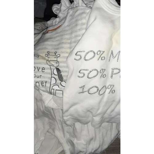 gele vlekken babykleding